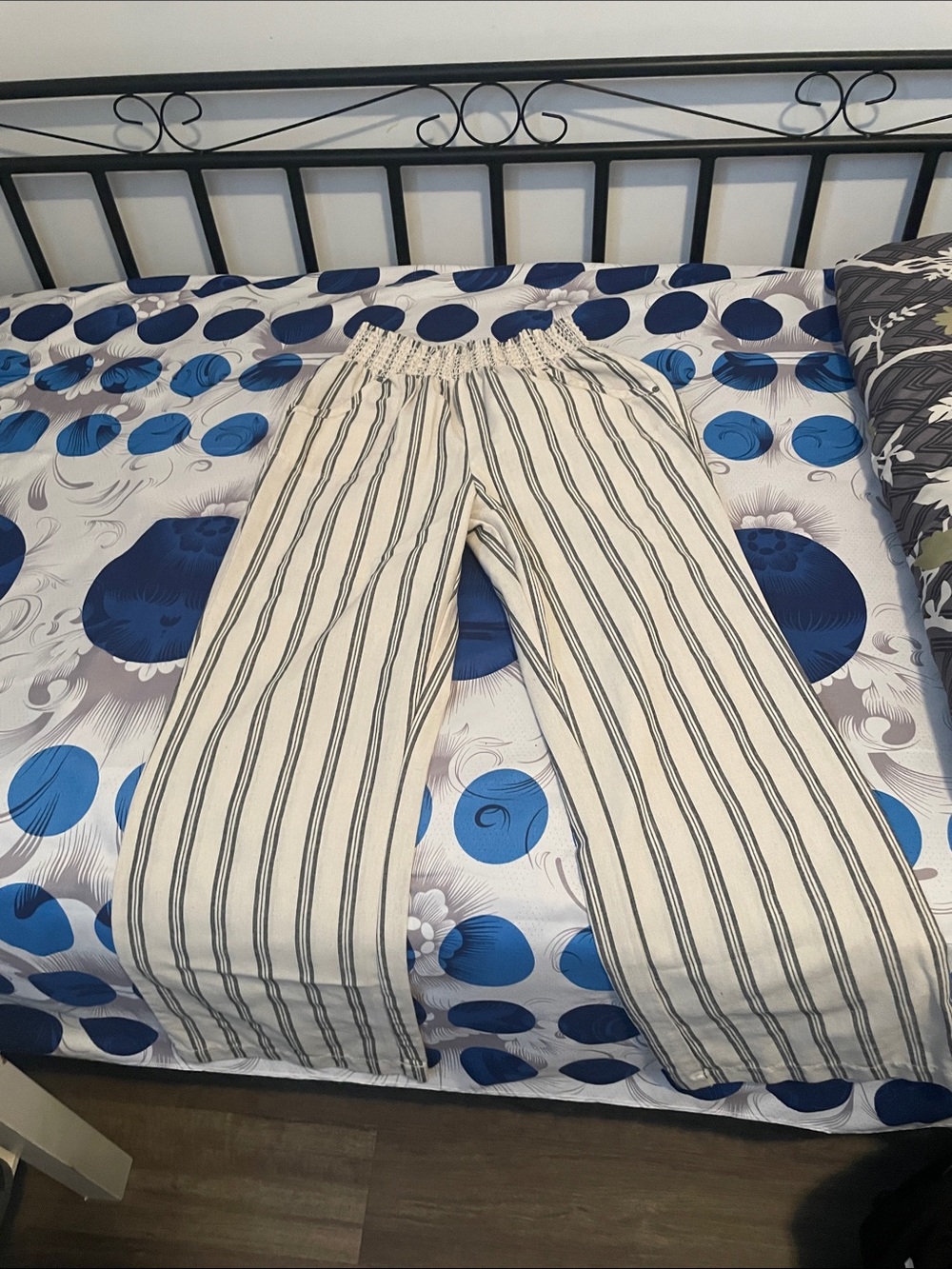 Wide opened pants
